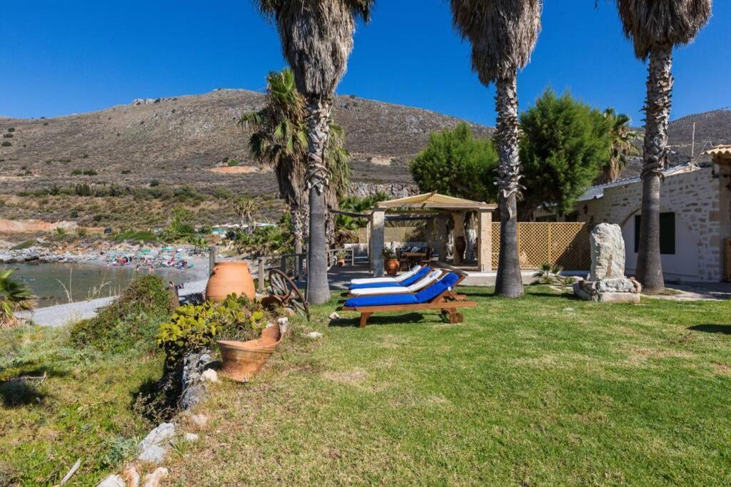 Villa Proto Helidoni - A Cozy Beachfront Villa Pétresz Kültér fotó
