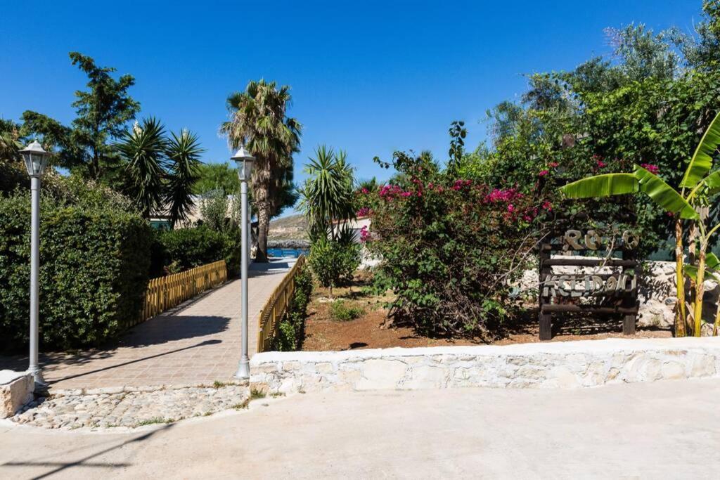 Villa Proto Helidoni - A Cozy Beachfront Villa Pétresz Kültér fotó