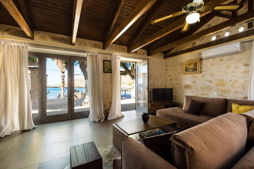 Villa Proto Helidoni - A Cozy Beachfront Villa Pétresz Kültér fotó