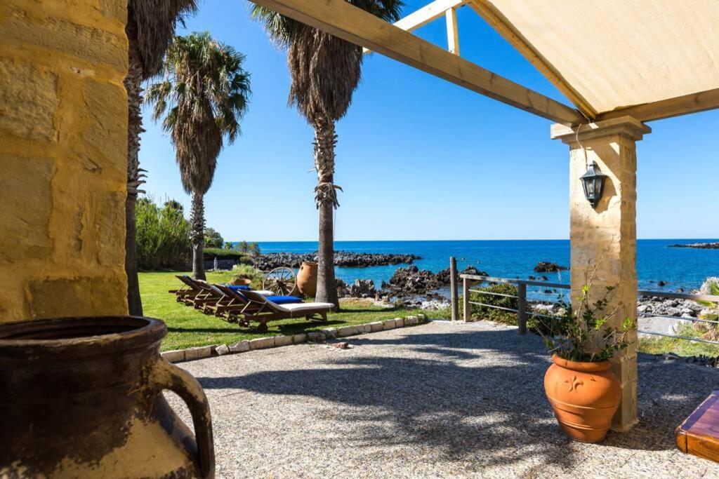 Villa Proto Helidoni - A Cozy Beachfront Villa Pétresz Kültér fotó