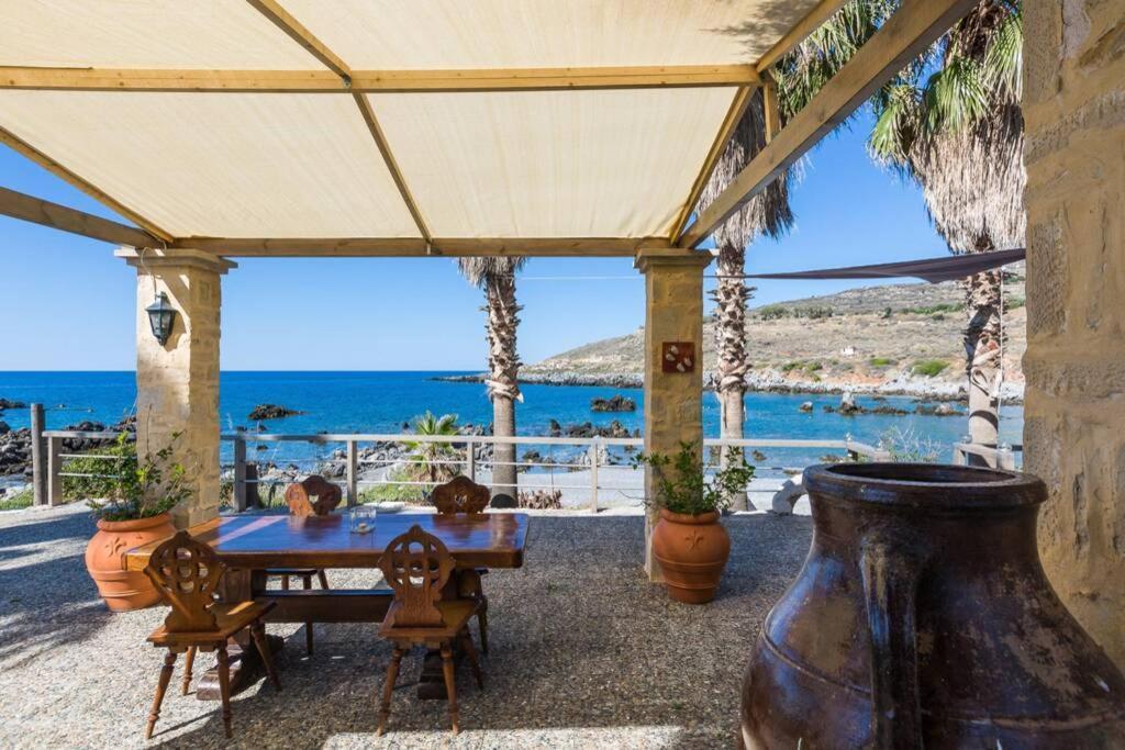 Villa Proto Helidoni - A Cozy Beachfront Villa Pétresz Kültér fotó