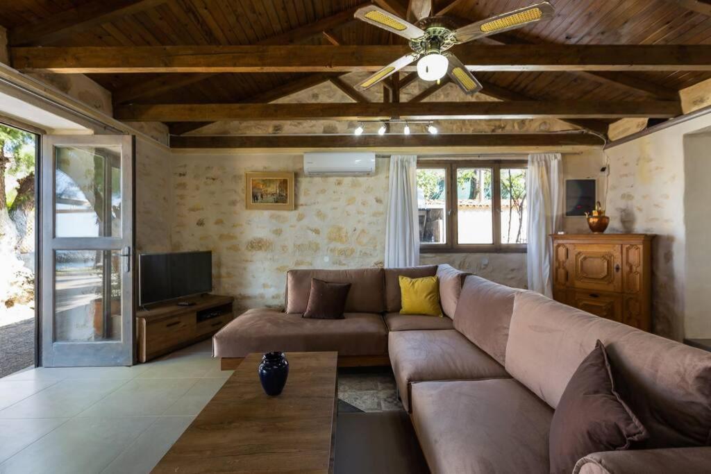Villa Proto Helidoni - A Cozy Beachfront Villa Pétresz Kültér fotó